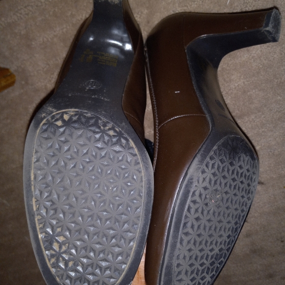Brown Classy 2-3 inch heels from prediction brand size: 10 - Picture 3 of 5